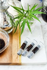 Cannabis Oil - jak to funguje - zkušenosti - dávkování - složení